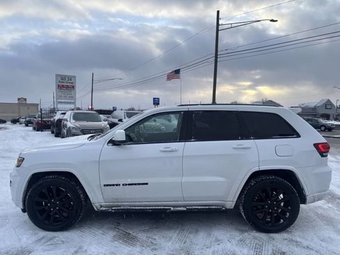 Used 2017 Jeep Grand Cherokee Altitude image 6