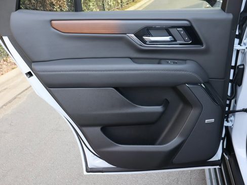 New 2026 GMC Yukon Denali w/ Sun & Power Step Package image 21