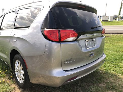 Used 2020 Chrysler Voyager Lxi image 12