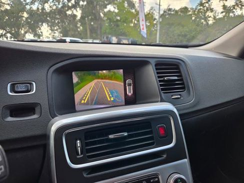 Used 2018 Volvo V60 T5 Cross Country image 20