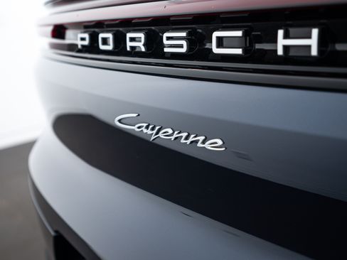 Certified 2025 Porsche Cayenne image 26
