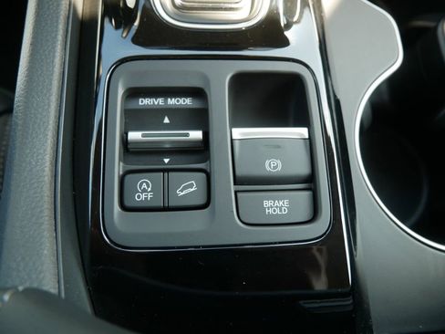 Used 2025 Honda Pilot Touring image 29