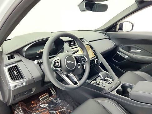 Certified 2024 Jaguar E-PACE R-Dynamic SE image 20