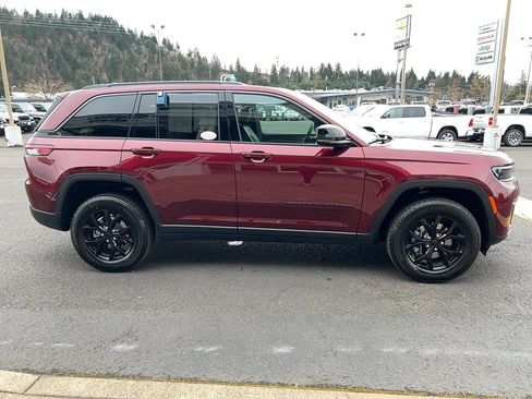 New 2026 Jeep Grand Cherokee Altitude image 4
