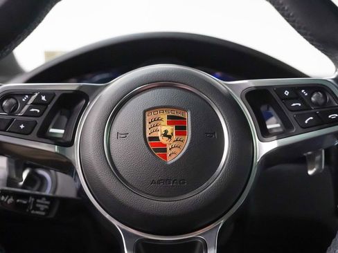 Certified 2023 Porsche Cayenne Platinum Edition image 27