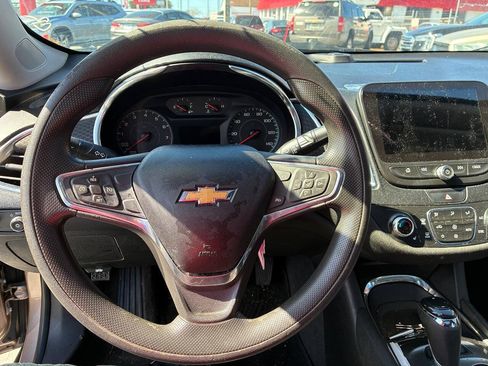 Used 2019 Chevrolet Malibu LT FWD image 11