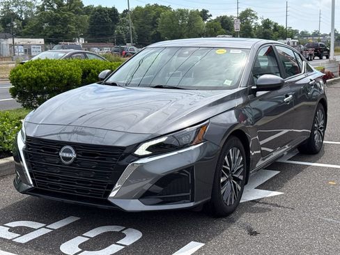 Certified 2025 Nissan Altima 2.5 SV w/ SV Premium Package FWD image 10