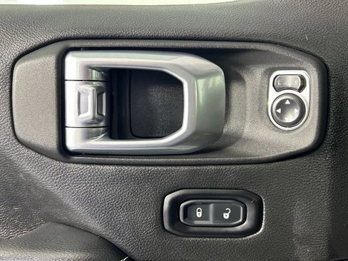 Used 2021 Jeep Wrangler Unlimited Rubicon AWD/4WD image 30