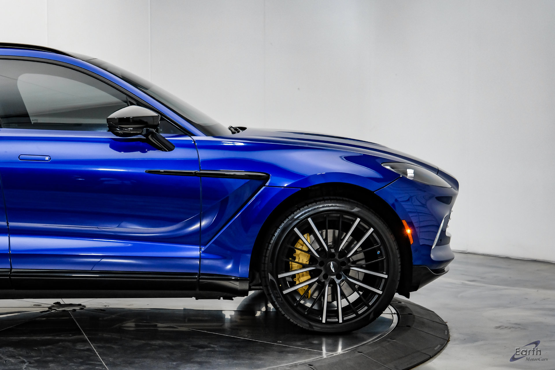 Used 2023 Aston Martin DBX AWD/4WD image 18