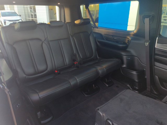 Used 2026 Jeep Grand Wagoneer L 4WD w/ Premium Group I image 10