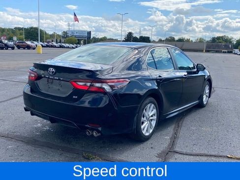 Used 2023 Toyota Camry SE FWD image 3
