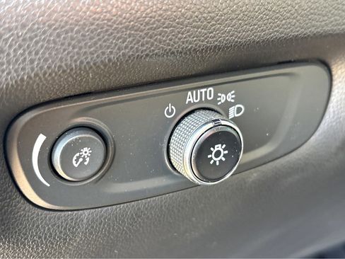 Used 2022 Chevrolet Traverse Premier w/ Redline Edition image 18