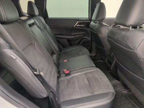 Used 2022 Mitsubishi Outlander SE image 11