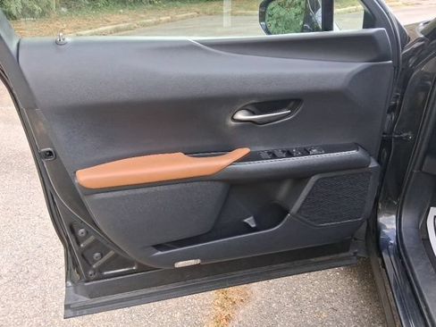 Used 2019 Lexus UX 200 w/ Accessory Package FWD image 11