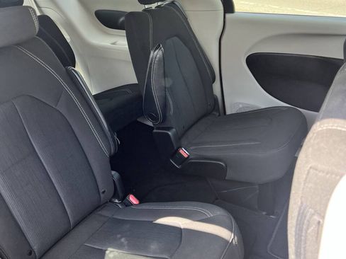 Used 2023 Chrysler Voyager LX FWD image 7