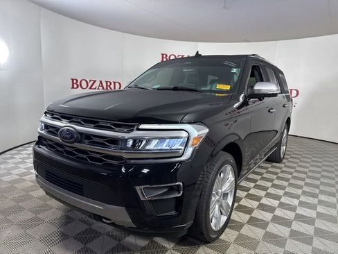Used 2023 Ford Expedition Platinum image 4