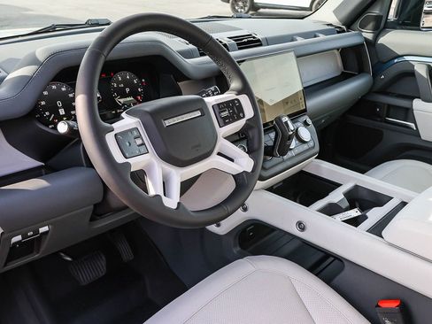 New 2026 Land Rover Defender 110 X-Dynamic SE image 28