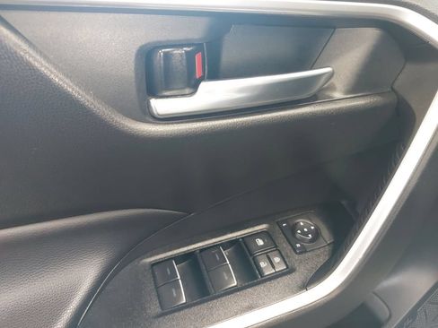 Used 2025 Toyota RAV4 XLE AWD/4WD image 27