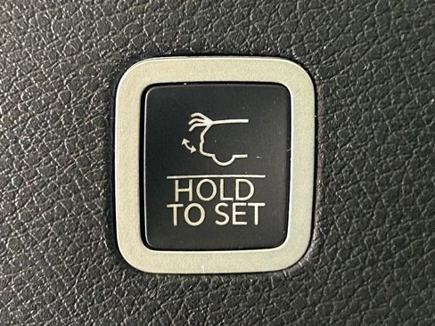 Used 2022 Jeep Wagoneer Series III w/ Rear Seat Video Group 1 AWD/4WD image 17