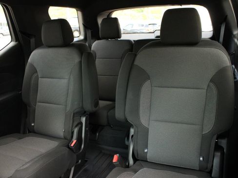 Used 2023 Chevrolet Traverse LT FWD image 16
