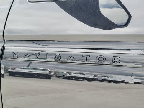 New 2026 Lincoln Navigator L Reserve AWD/4WD image 12