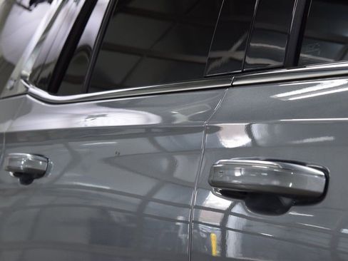 Used 2023 Cadillac Escalade Premium Luxury Platinum image 17