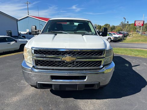 Used 2011 Chevrolet Silverado 2500 W/T w/ Snow Plow Prep Package image 2