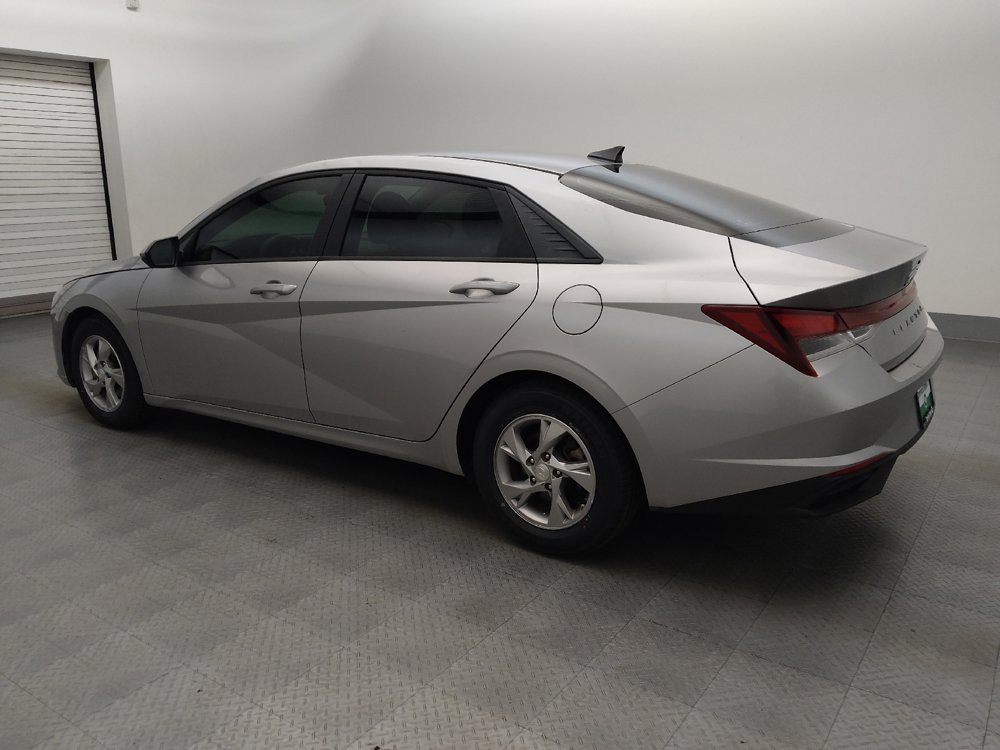 Used 2021 Hyundai Elantra SE FWD image 3
