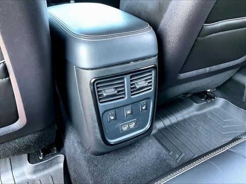 Used 2023 Chrysler 300 S w/ Comfort Group RWD image 10