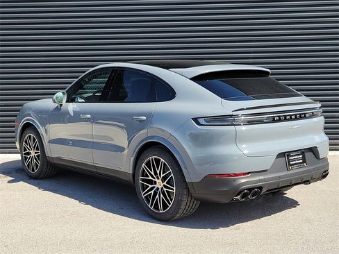 New 2026 Porsche Cayenne Coupe image 3
