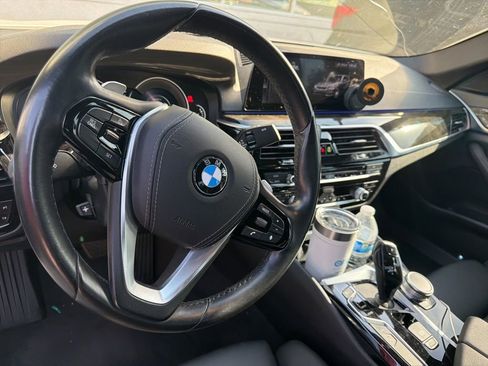 Used 2019 BMW 530e w/ Convenience Package RWD image 5