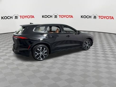 New 2025 Toyota Crown Signia image 8