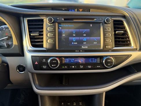 Used 2015 Toyota Highlander XLE image 9