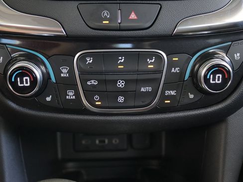 Used 2023 Chevrolet Equinox Premier FWD image 23