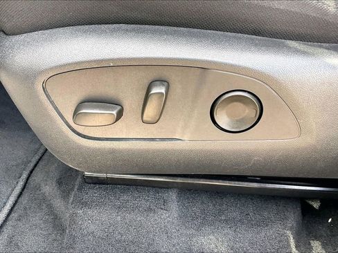 Used 2025 GMC Acadia Elevation image 25