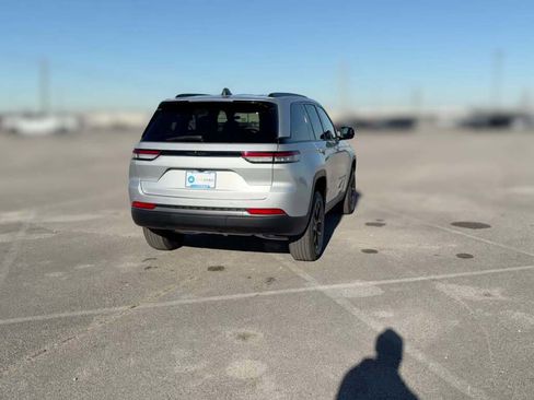 New 2026 Jeep Grand Cherokee Altitude image 11