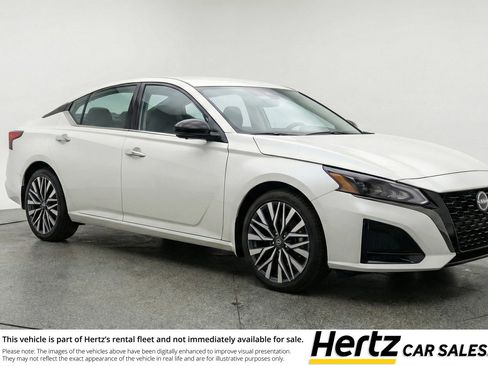 Used 2025 Nissan Altima 2.5 SV image 1