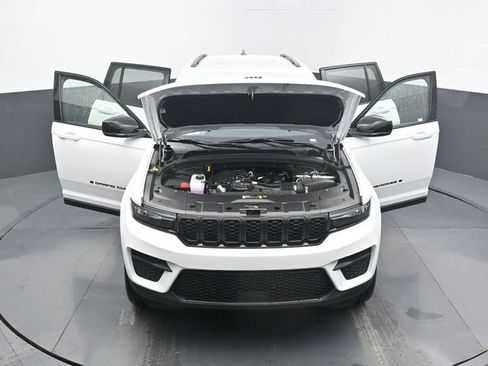 New 2025 Jeep Grand Cherokee Altitude AWD/4WD image 70