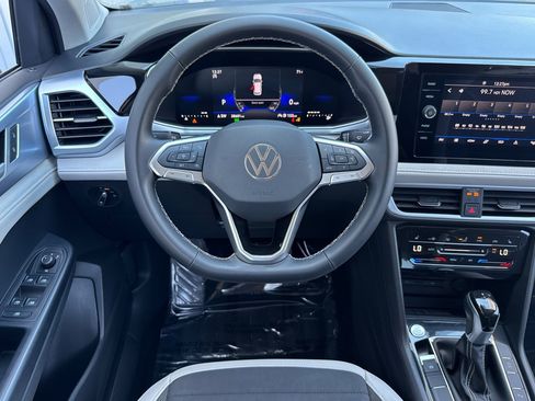 Used 2025 Volkswagen Taos SE FWD image 27