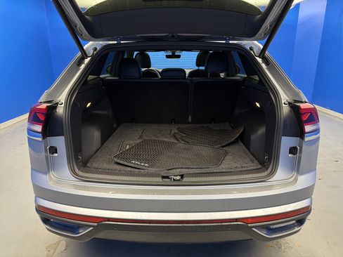Certified 2022 Volkswagen Atlas Cross Sport SE w/ Panoramic Sunroof Package FWD image 28