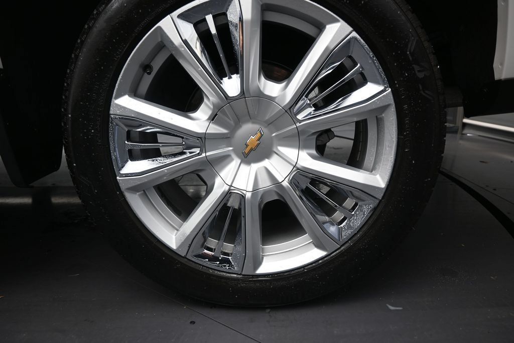 Used 2025 Chevrolet Silverado 1500 High Country w/ High Country Premium Package RWD image 10