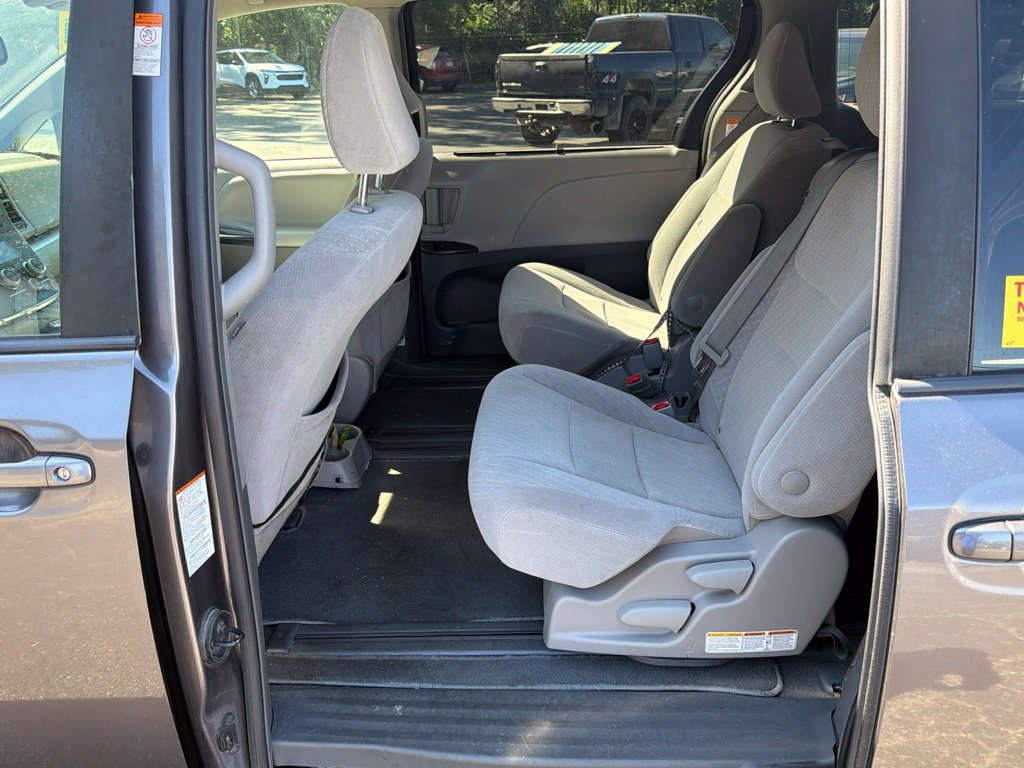Used 2019 Toyota Sienna LE FWD image 14