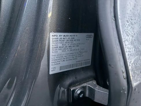 Used 2019 Audi Q8 Premium Plus w/ Premium Plus image 35