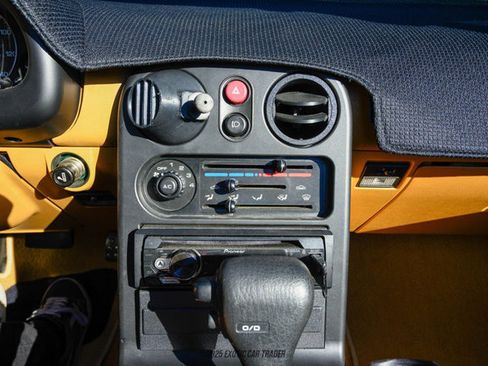 Used 1991 MAZDA MX-5 Miata Special Edition image 42