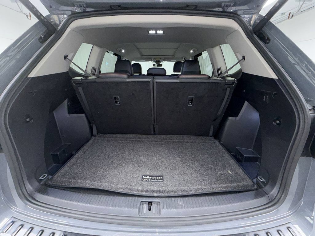 Used 2024 Volkswagen Atlas Peak Edition SE AWD/4WD image 11