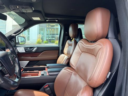 Used 2023 Lincoln Navigator Reserve AWD/4WD image 10