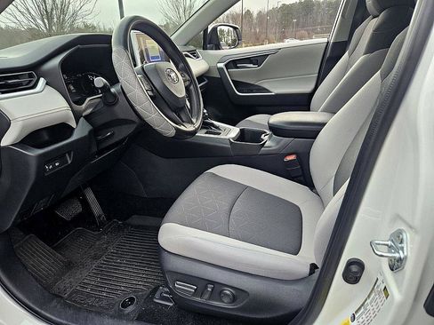 Used 2025 Toyota RAV4 XLE image 7