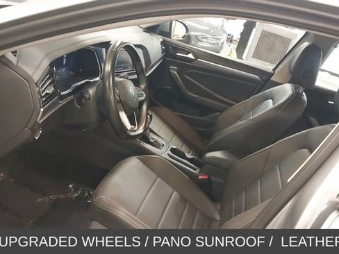 Used 2024 Volkswagen Jetta SE w/ Panoramic Sunroof Package FWD image 18