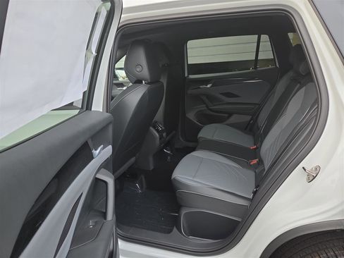 New 2025 Volkswagen Tiguan SE R-Line image 28