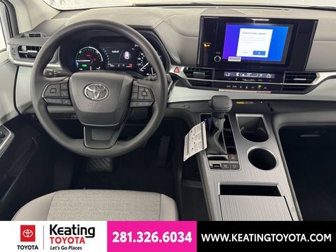 New 2026 Toyota Sienna LE FWD image 8